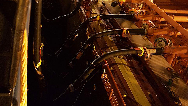 Selang Bunker STS Laut: 